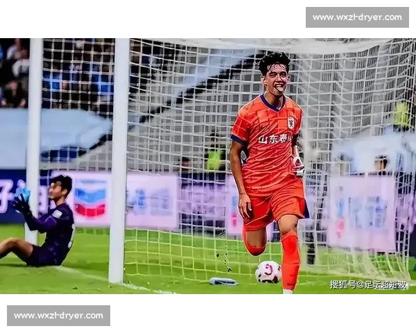 泰山失球路易斯沮丧 彭啸暖心安慰彰显兄弟情谊