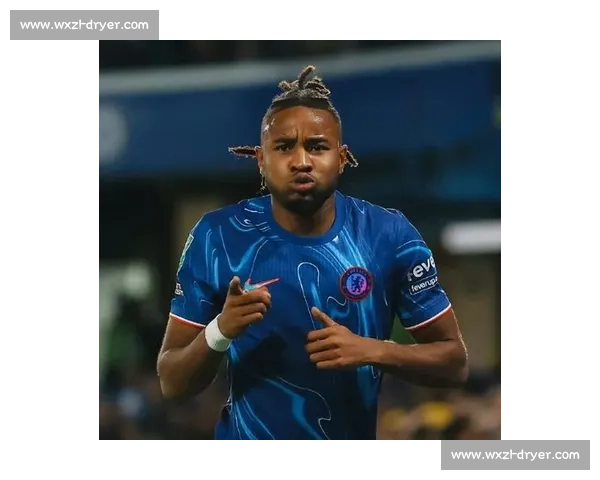 恩昆库：与马雷斯卡畅聊意甲 气球庆祝藏父子温情